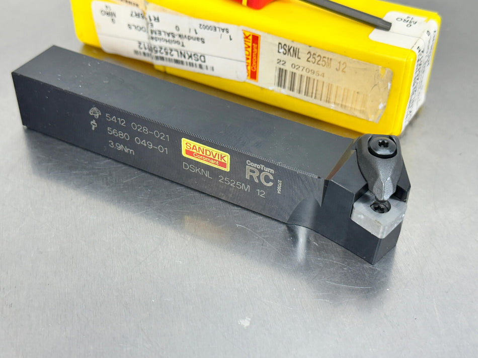 Sandvik DSKNL 2525M 12 Indexable Tool Holder Turning SNMG Insert